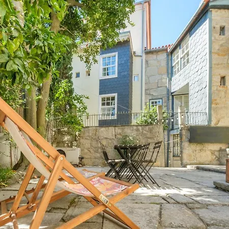Guestready - Historic Courtyard Townhouse Holiday home Porto